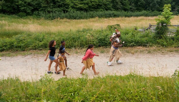 Strawberry thanksgiving standing quiver village path
