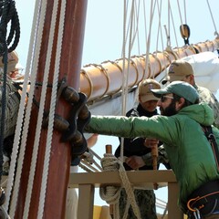 Mayflower mast sail crew