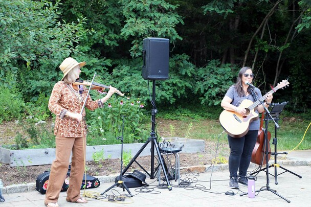 Summer music series kim moberg performing