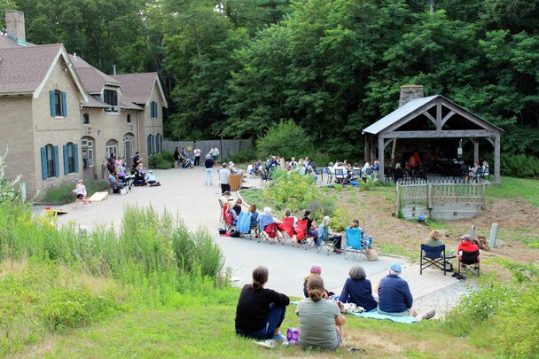 Summer music series the groovalottos crowd