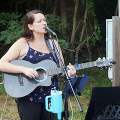 Summer music series jessi kenney performs